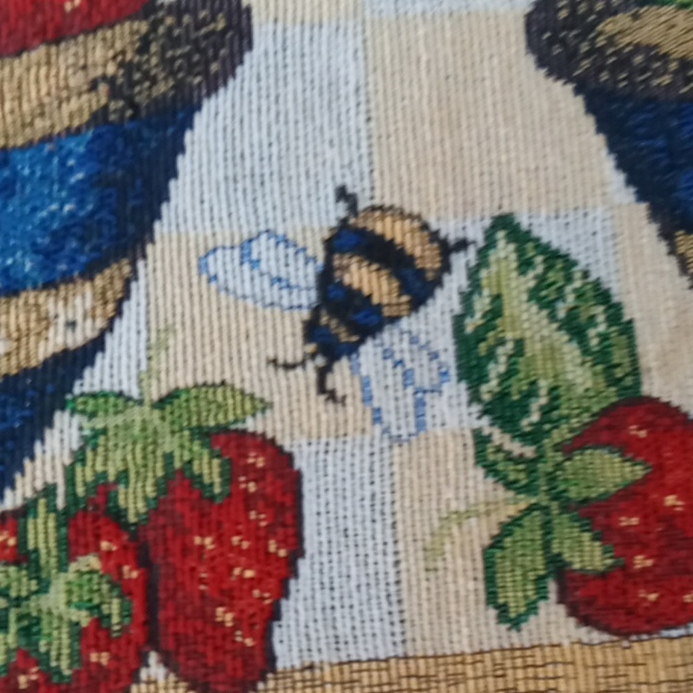 Vintage Summer Strawberry Table Runner - Picture 5 of 16